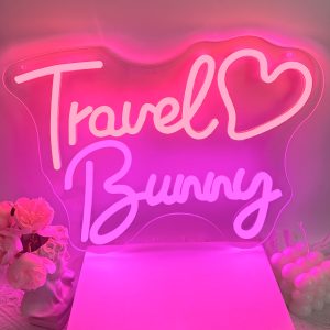 Custom neon sign with tilted heart and name, personalised LED neon for weddings, events, children’s rooms, bedrooms, living rooms and home decor, unique and ideal gift for birthdays, weddings, graduations, Father’s Day, Children’s Day and more!