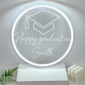 Custom Round Bachelor’s Cap and Name Neon with 3D Engraving and Personalised LED Neon Lights for graduation, events, children’s rooms, bedrooms, living rooms and home decor, unique and ideal gifts for parties, graduations, housewarmings and more!