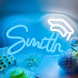 Custom Name Neon Sign with Graduation Cap Pattern , Personalised LED Neon for graduation, parties, events, children’s rooms, bedrooms, living rooms and home decoration, unique and ideal gift for parties, graduation, children’s day, housewarming and more!